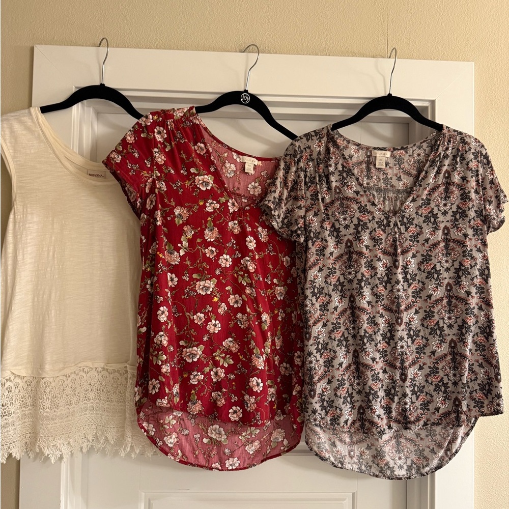 Hinge women’s size XS blouse bundle.
